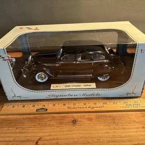 (selten) '36 (schwarz) Chrysler Airflow (Signature Models) 1:18 Die Cast-in Box - Bild 1 von 8