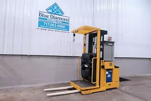 2011' Yale OS030, 3,000# Orderpicker, 195" Three Stage Mast, 24V Battery - Picture 1 of 9