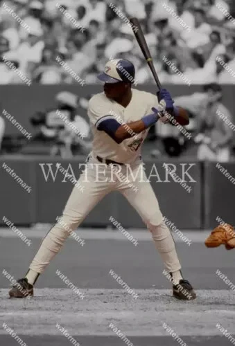 Fred McGriff Toronto Blue Jays Stance 8x10 Spotlight Photo Baseball - Image 1 of 1