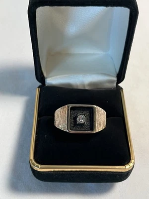 Handsome Men’s Ring With Simulated Diamond Sz. 9 1/2. New. - Image 1 of 2