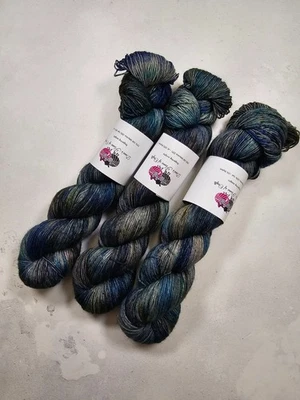 SW Merino Yak Nylon Garn, 4-fädig, Fingering Gewicht, 100g, ECHOES BELOW - Bild 1 von 4