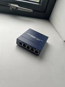 NETGEAR ProSafe GS105 5 Port Gigabit Network Switch - Picture 1 of 3