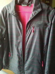 NWT Women's SZ Med NEW BALANCE Windbreaker Water Wind Resistant Jacket *MSRP $60 - Picture 1 of 2