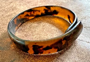 Great Vintage Plastic Lucite Clamping Cuff Bracelet Faux Tortoise Shell - Picture 1 of 6
