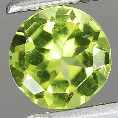 0.42ct t.w 4.9x4.9mm Round Natural Green Peridot Gemstone, Myanmar - Image 1 of 4