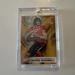 2022 Panini Father's Day Father's Day Patrick Mahomes II #FD8 5/10 Gold - Picture 1 of 2