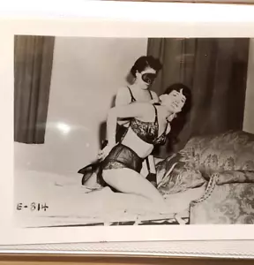 RARE BETTIE PAGE bound gagged VINTAGE 1950's 5 x4 PHOTOGRAPH IRVING KLAW E-814 - Picture 1 of 2