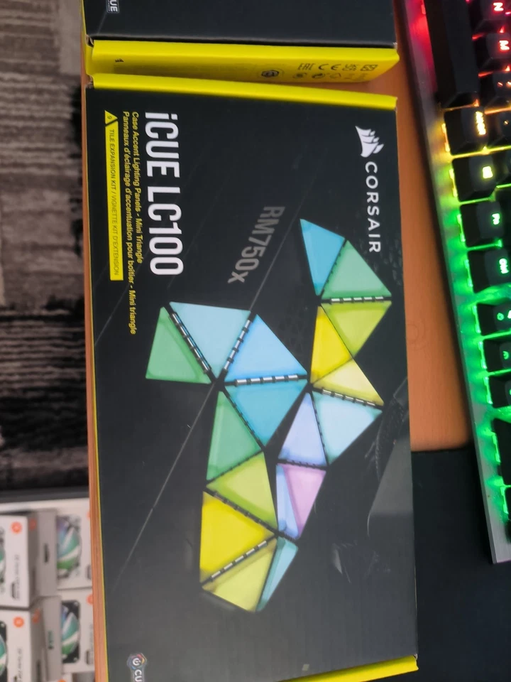 Corsair iCUE LC100 Universale Kit di illuminazione espansione Per Starter Kit - Immagine 1 di 1