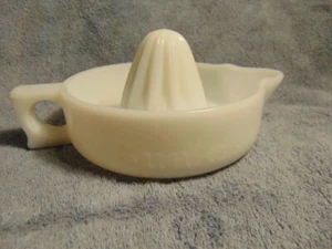 Vintage 1950s White Milk Glass SUNKIST Hand Orange Juicer Reamer Made in USA - Picture 1 of 1