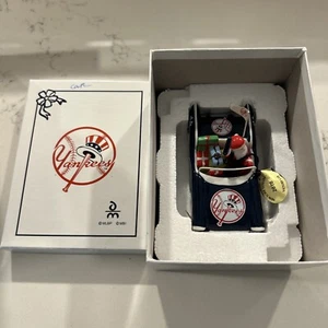 Danbury Mint New York Yankees Santa Claus Victory Car Ornament 2010 - Picture 1 of 2