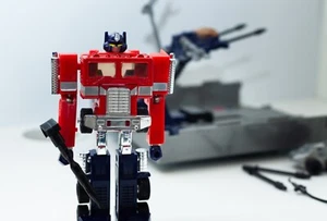 Optimus Prime 2002 Hasbro Transformers G1 Commemorative Series 1  - Picture 1 of 13