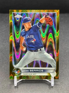2022 Topps Chrome Sonic - JOSE BERRIOS - GOLD Raywave Refractor #/50 Blue Jays - Bild 1 von 3