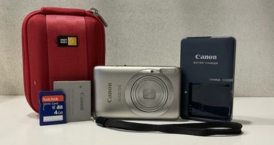 Canon IXUS 130 14.1MP Fotocamera Digitale Argento Con Sd Caricabatterie Batteria - Immagine 1 di 4
