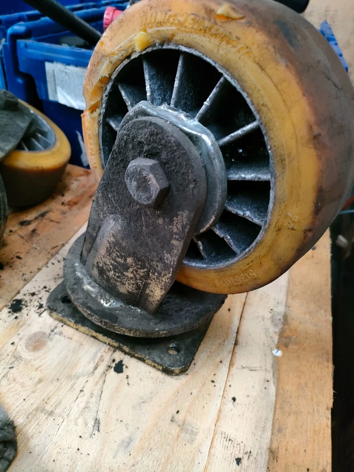 USED FORK LIFT JUNGHEINRICH ECE225 2016 CASTOR WHEEL 51054750 - Image 1 of 1