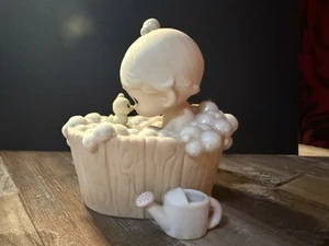 PRECIOUS MOMENTS 1987 "A Tub Full Of Love" Porcelain Figure - Picture 1 of 5