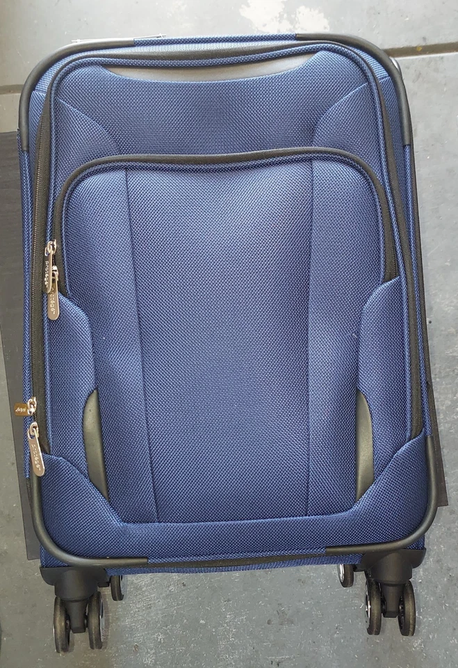 Equipaje facturado pequeño de 20 pulgadas Protege Ashfield Collection Foto 1 de 3