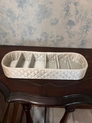 Cómoda organizadora de cajones vintage satinada blanca crema de colección acolchada suave organizar Foto 1 de 4