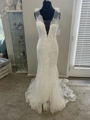 Vestido de novia de malla con cuentas florales Allure, talla 6 Foto 1 de 4