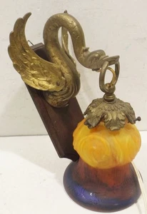 Lámpara de pared original firmada Müller Freres latón cisne sobre tablero de madera - Imagen 1 de 12