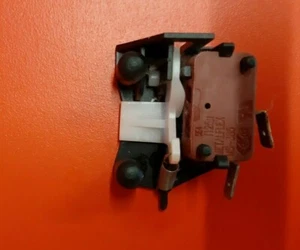 TUMBLE DRYER White Knight CL372WV Door Lock - Picture 1 of 1