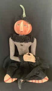 Muñeca cabeza calabaza Colette Halloween Joe Spencer Gathered Traditions - Imagen 1 de 7