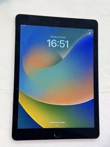 Apple iPad Pro 1ª Generación A1674 9.7” Wi-Fi y 4G Desbloqueado - Gris espacial - Imagen 1 de 4