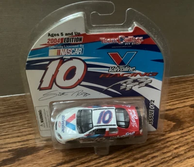 Team Caliber 2004 Edition NASCAR #10 Scott Riggs  - Valvoline Issue #12 Car 1:64 - Image 1 of 4