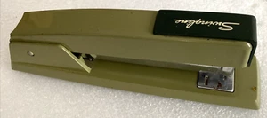 Swingline 747 cucitrice metallo metà secolo MCM verde avocado made USA vintage - Foto 1 di 19