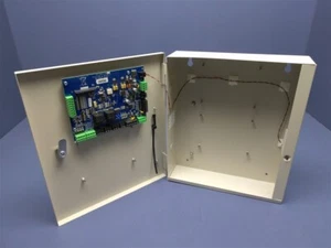 Módulo de control de puerta Software House RM-4E en gabinete RM-DCM-2 - Imagen 1 de 7