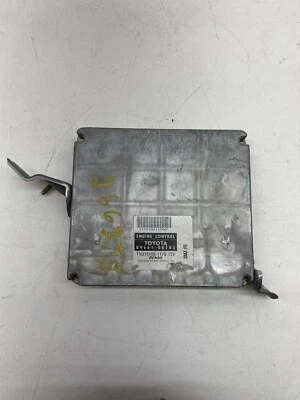 2004 Toyota Sienna computador controle de motor cerebral módulo ECU ECM EBX 8966108103 - Imagem 1 de 4