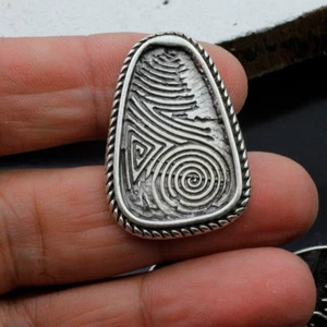 Dreieck Ring Mit Fingerabdruck Muster Boho Hippie Gypsy Silber Beschichtet R207 - Picture 1 of 6