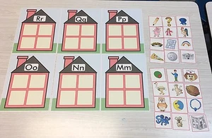Alphabet House Game - Suoni di inizio - Centro di apprendimento M, N, O, P, Q & R - Foto 1 di 6