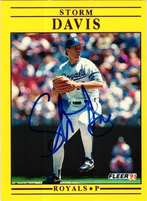 STORM DAVIS #556 Signed 1991 Fleer MLB Baseball Card AUTO ROYALS - Image 1 of 2
