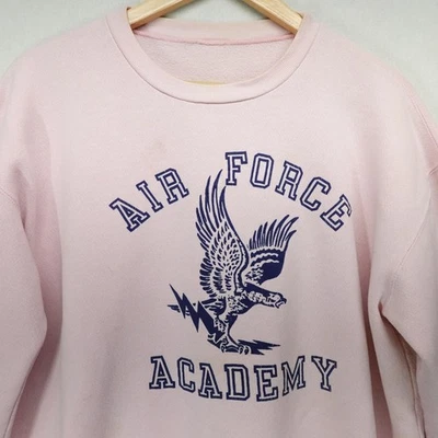 Sudadera de la Academia de la Fuerza Aérea para Hombres Rosa NCAA Fútbol Cuello Redondo Pullover Foto 1 de 4