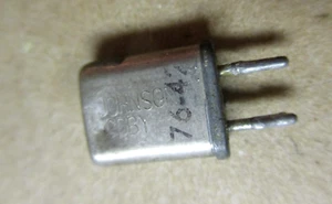 Johnson CDBY 76-42 519-0005-203 Radio Crystal 1/32" Diameter X 3/16" Spaced Pins - Zdjęcie 1 z 2