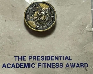 THE PRESIDENTIAL ACADEMIC FITNESS AWARD PIN ( NEW IN ORIGINAL SEALED PACKAGING ) - Picture 1 of 2