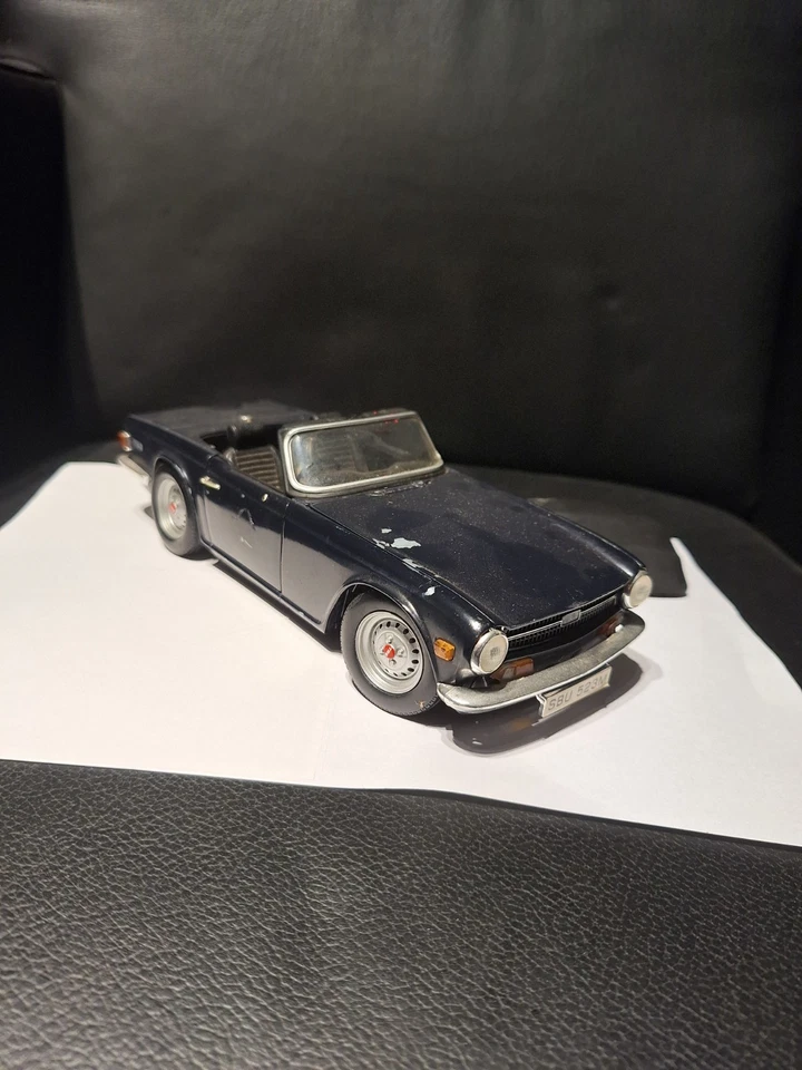Triumph Tr 6 Ertl 1:18 mit hardtop - Bild 1 von 3