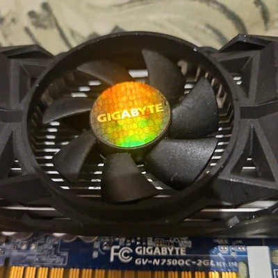 Gigabyte GeForce GTX 750 Video Graphics Card GV-N7500C-2GL supports 4 displays - Image 1 of 4