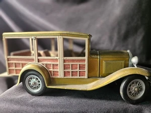 Hubley Toys 1930s Ford Model A Woodie Olive Green 1:24 Scale Inv. #4196 - Picture 1 of 4