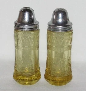 Federal Glass PATRICIAN "Spoke" Amber Pair Salt and Pepper Shakers - Picture 1 of 2