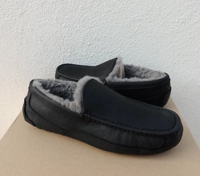 UGG ASCOT BLACK MATTE LEATHER/ WOOL SLIPPERS, MEN US 10/ EUR 43 ~FITS SMALL ~NIB - Image 1 of 4