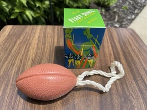 Vintage AVON Herren FIRST DOWN Soap-on-A-Rope Fußball mit Karton - Neu! - Bild 1 von 6