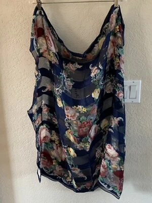 Bufanda floral azul rosa enrollada a mano 35" x 34" sin marca Foto 1 de 3