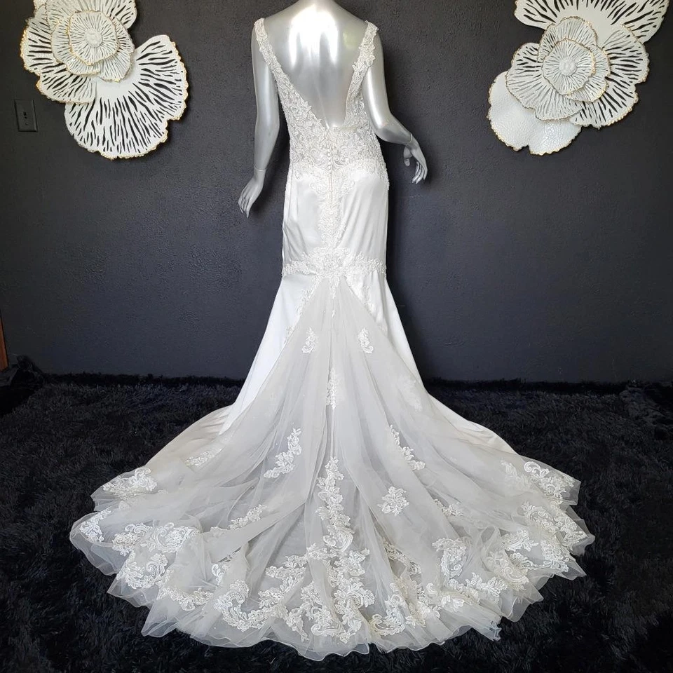 NWT~$1599~MON CHERI~8/10~IVORY LACE MERMAID FIT & FLARE WEDDING DRESS GOWN - Image 1 of 4