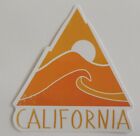 California Wielokolorowa z falami Niesamowita naklejka podróżna Naklejka Ozdoba Cool