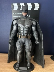 Hot Toys 1:6 Tactical Suit Batman Justice League figure - Picture 1 of 4