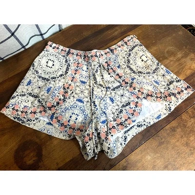 Pantalones Cortos En Creme Talla Pequeña Bordados Forrados Cordón Cierre Cremallera Lateral BOHO Foto 1 de 4