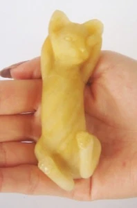 WHIMSICAL! CAT FIGURINE RELAXES ON BACK: HAND-CARVED 4 HOME DECOR / COLLECT - Picture 1 of 4