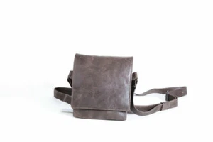 BORSELLO A TRACOLLA DA UOMO IN VERA PELLE, MOD: ALEX MINI - VINTAGE NABUCATO - Picture 1 of 3