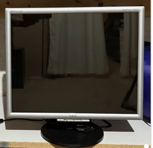NEC MultiSync 90GX² 19" LCD Vintage Gaming Monitor 4ms Fast Response 1280x1024 - Picture 1 of 15
